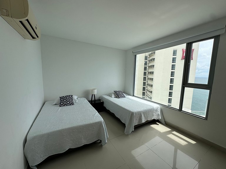 Amplio Apto p/5 Personas con Vista Directa al Mar a 5 min de