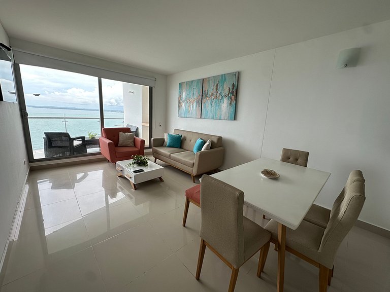 Amplio Apto p/5 Personas con Vista Directa al Mar a 5 min de