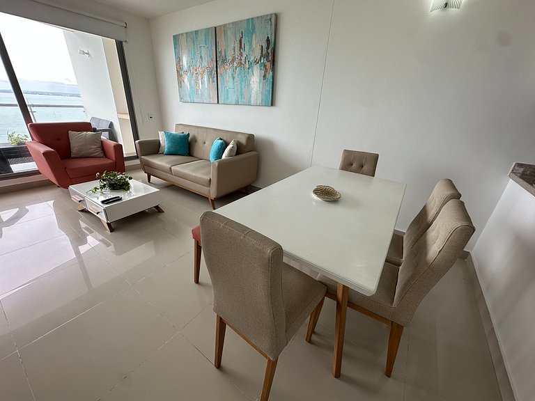 Amplio Apto p/5 Personas con Vista Directa al Mar a 5 min de