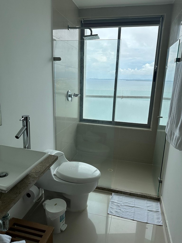 Amplio Apto p/5 Personas con Vista Directa al Mar a 5 min de