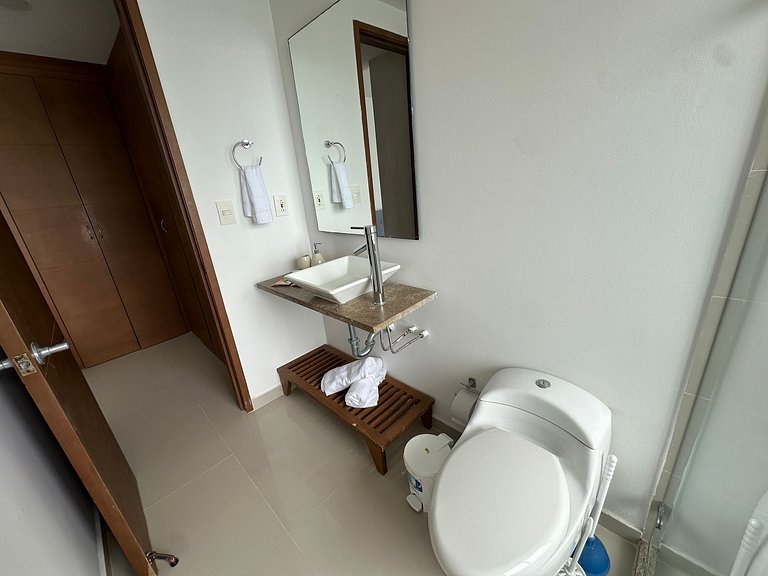 Amplio Apto p/5 Personas con Vista Directa al Mar a 5 min de