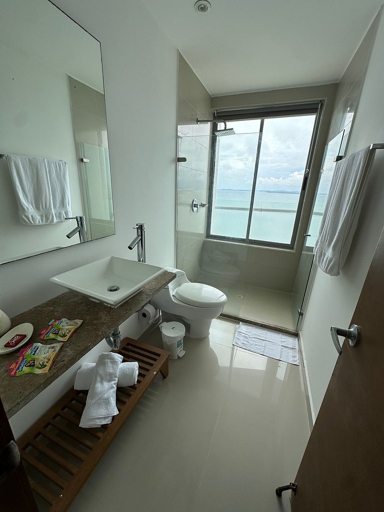 Amplio Apto p/5 Personas con Vista Directa al Mar a 5 min de