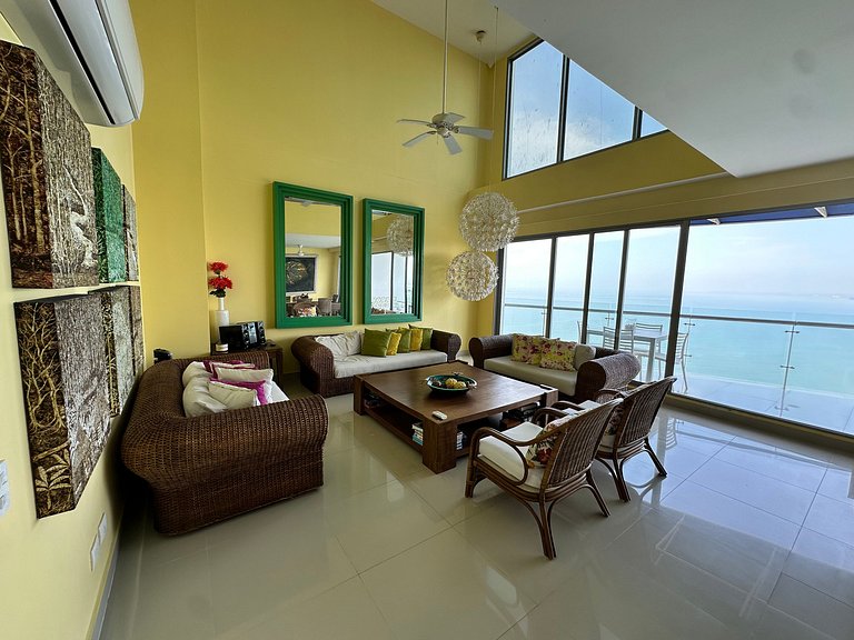 Exclusivo Penthouse Piso 32 con Vista al mar y a la ciudad -