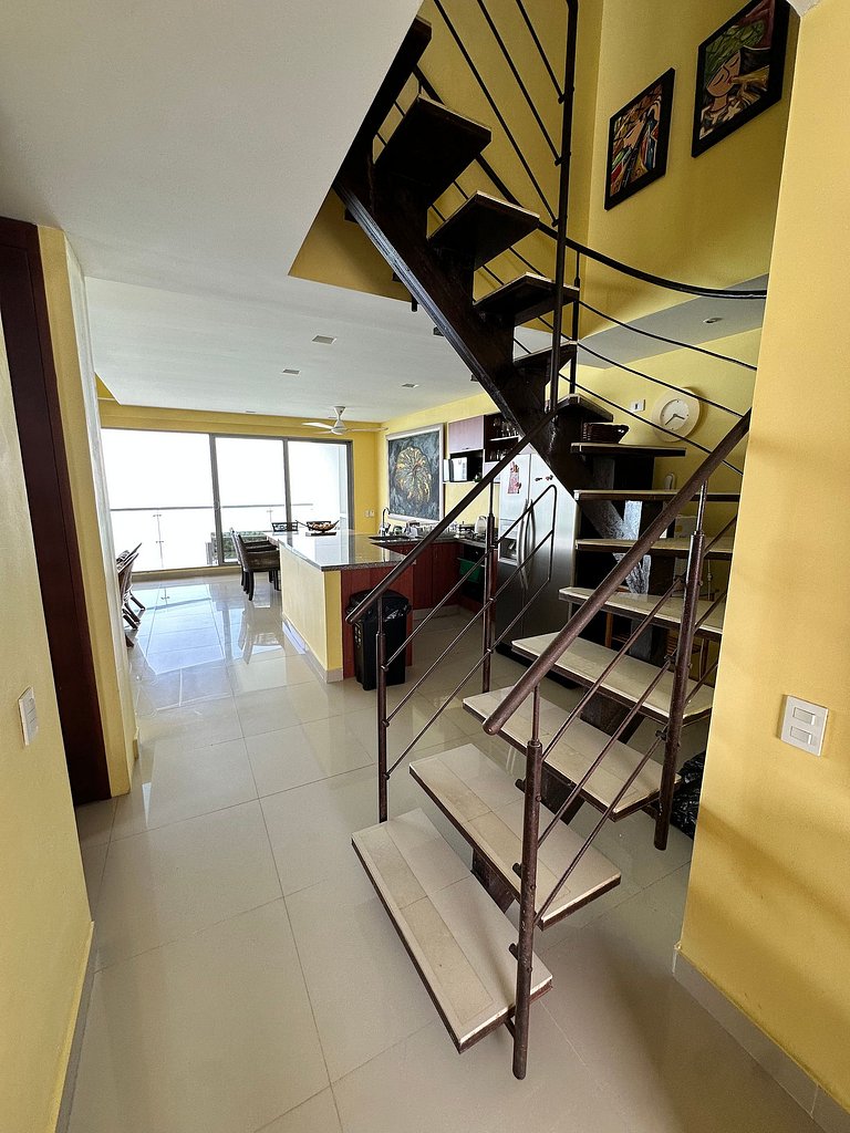 Exclusivo Penthouse Piso 32 con Vista al mar y a la ciudad -