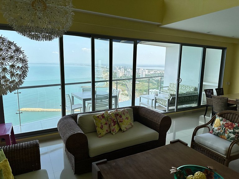 Exclusivo Penthouse Piso 32 con Vista al mar y a la ciudad -