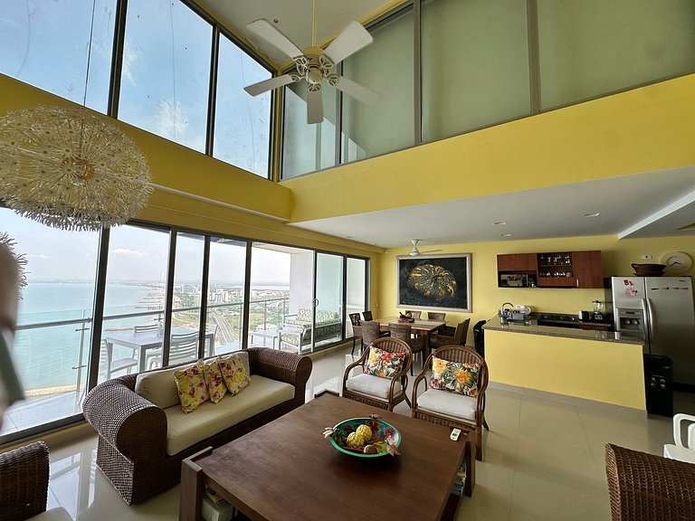 Exclusivo Penthouse Piso 32 con Vista al mar y a la ciudad -