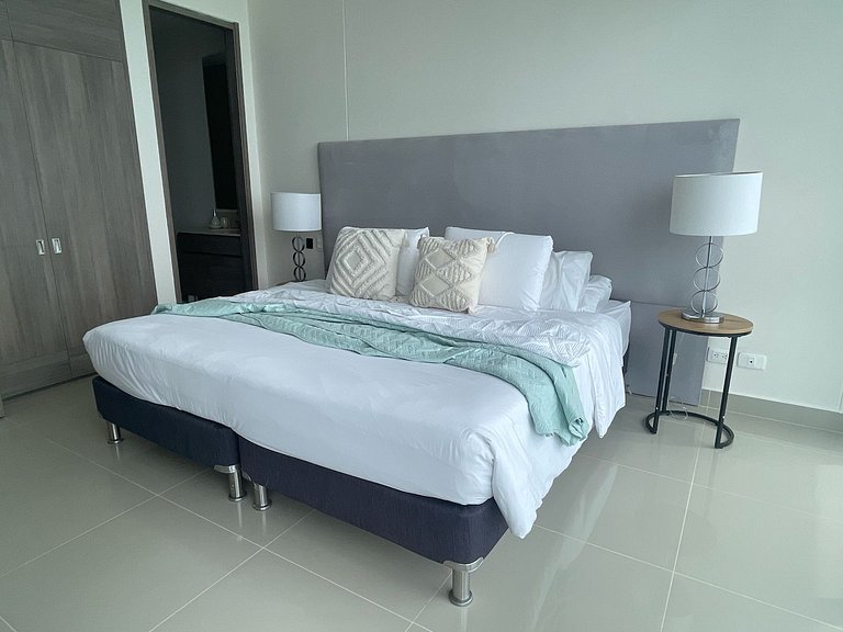 Penthouse de Lujo con Vista al Mar y la Ciudad en Morros Cit