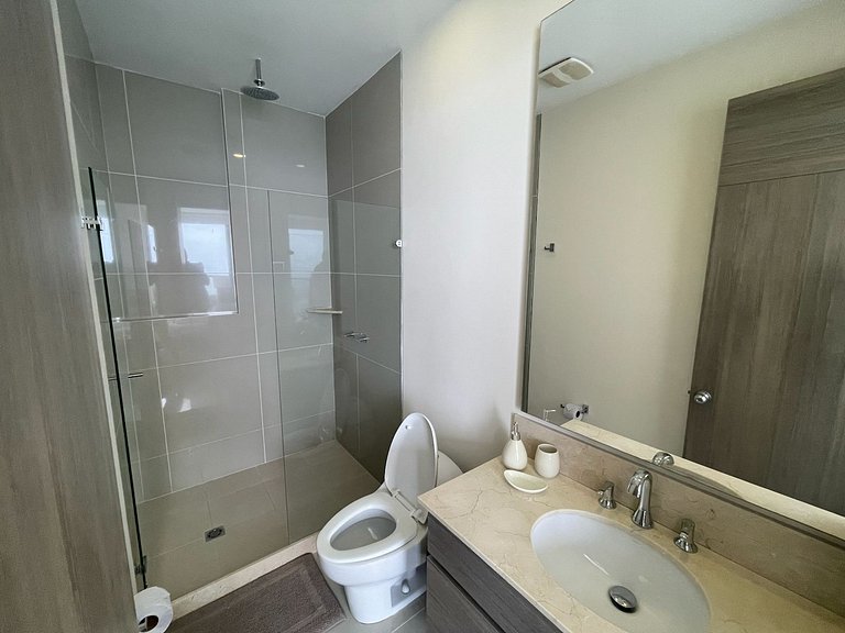 Penthouse de Lujo con Vista al Mar y la Ciudad en Morros Cit