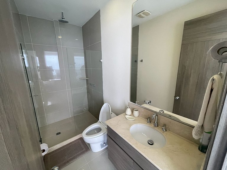 Penthouse de Lujo con Vista al Mar y la Ciudad en Morros Cit