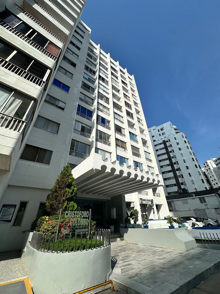 Apto p/6 personas - 2 alcobas - balcón y vista | Piscina