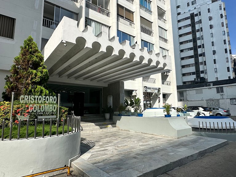 Apto p/6 personas - 2 alcobas - balcón y vista | Piscina