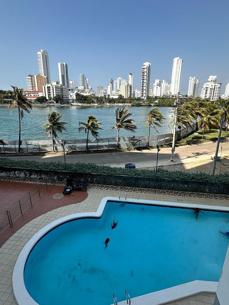 Apto p/6 personas - 2 alcobas - balcón y vista | Piscina