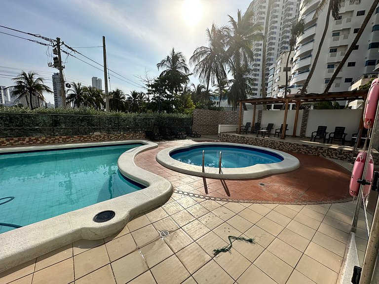 Apto p/6 personas - 2 alcobas - balcón y vista | Piscina