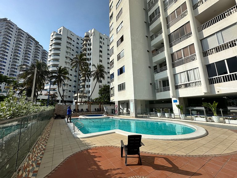 Apto p/6 personas - 2 alcobas - balcón y vista | Piscina
