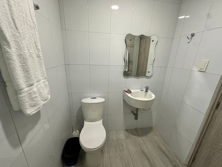 Apto p/6 personas - 2 alcobas - balcón y vista | Piscina