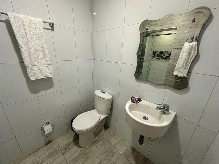Apto p/6 personas - 2 alcobas - balcón y vista | Piscina