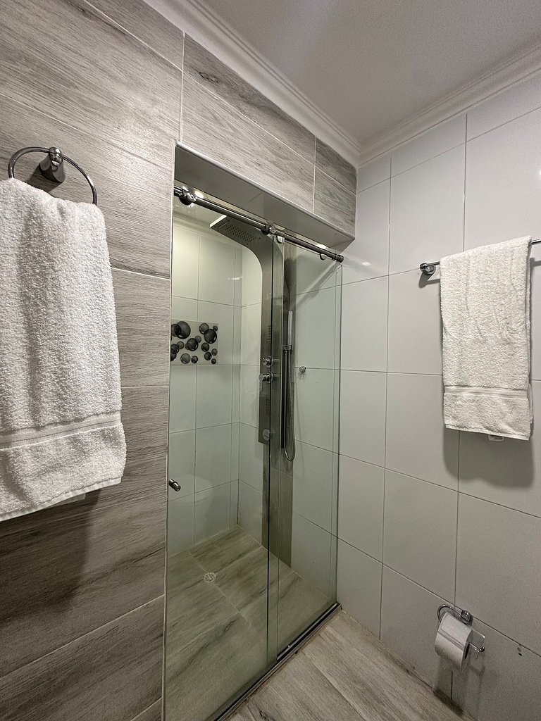 Apto p/6 personas - 2 alcobas - balcón y vista | Piscina