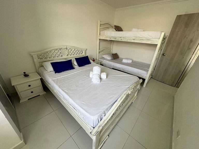 Apto p/6 personas - 2 alcobas - balcón y vista | Piscina