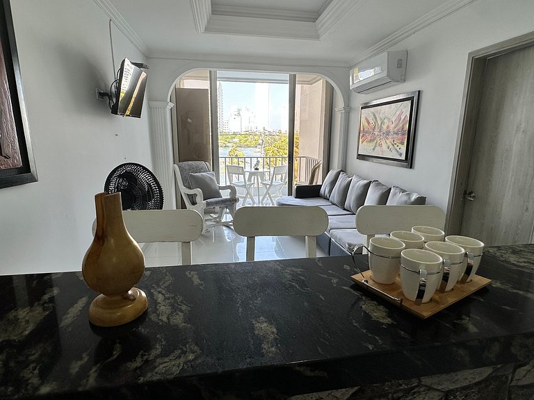 Apto p/6 personas - 2 alcobas - balcón y vista | Piscina