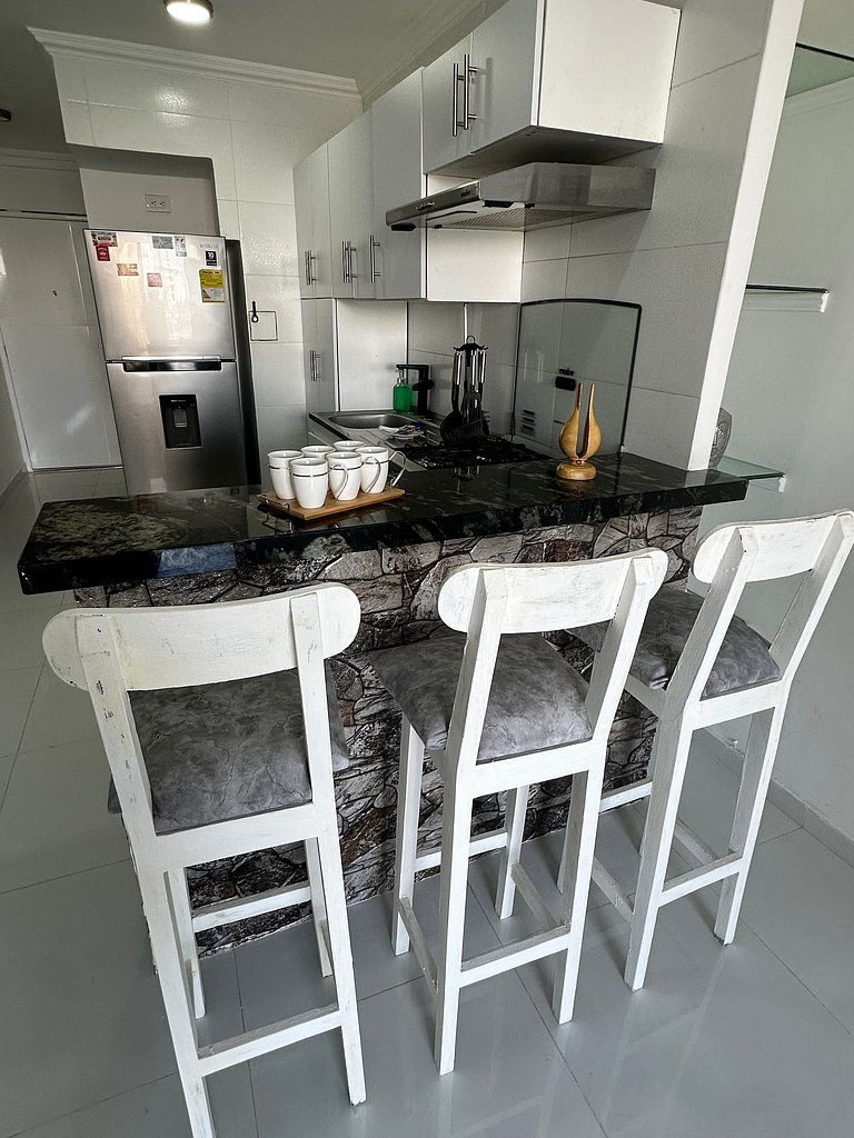 Apto p/6 personas - 2 alcobas - balcón y vista | Piscina