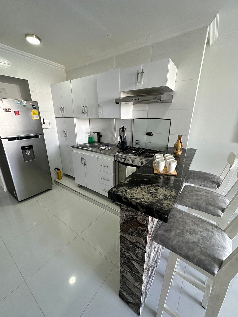 Apto p/6 personas - 2 alcobas - balcón y vista | Piscina