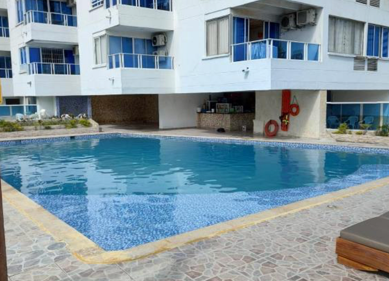 Edificio Conquistador en El Laguito | Playa y Piscina