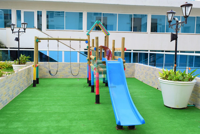 Edificio Conquistador en El Laguito | Playa y Piscina