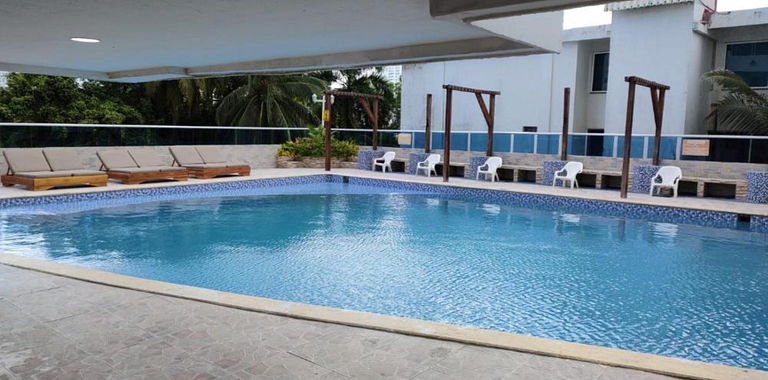 Edificio Conquistador en El Laguito | Playa y Piscina